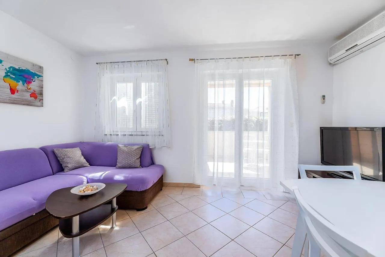 Apartment 200 Meter Zum Strand Mit Klima, Wifi Baska